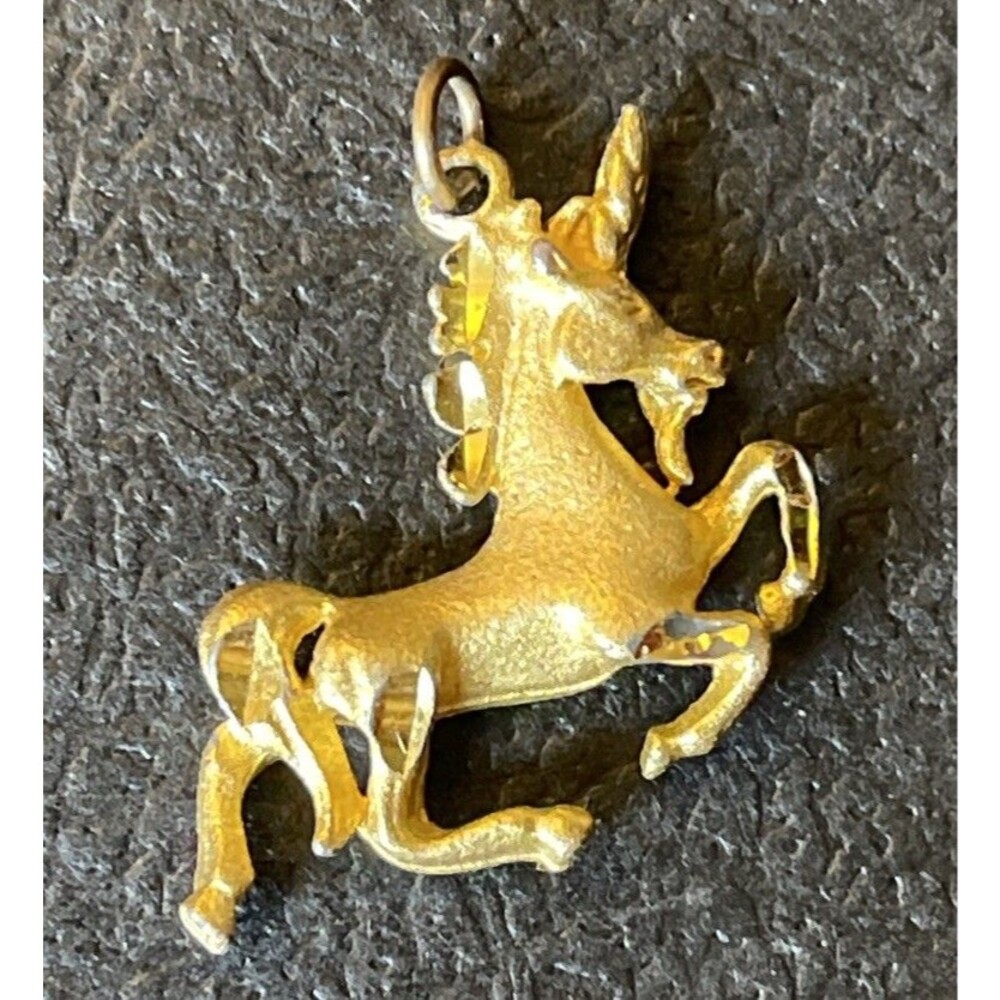 Unicorn Pendant Pin Gold Toned Diamond Cut 1970’s Vintage Excellent